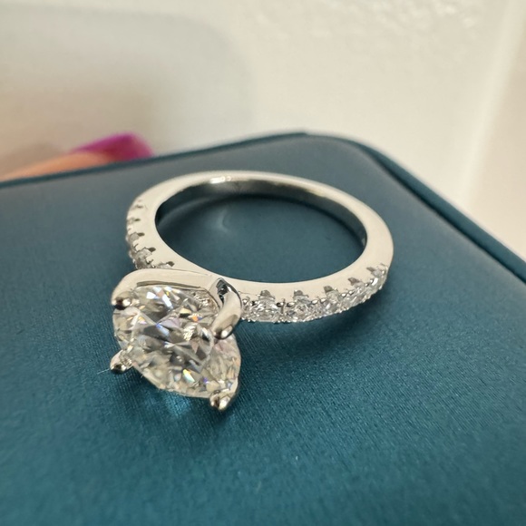 1.5CT moissanite diamond engagement ring (size 5) - Picture 8 of 10